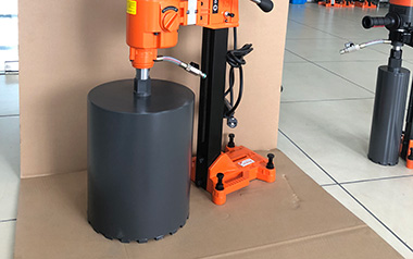 磁力钻空心钻头出现甩动是什么原因导致的？